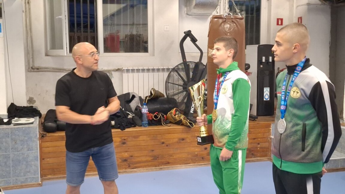 Спортен клуб "Вокил" посрещна подобаващо героите си от Италия      (ВИДЕО)