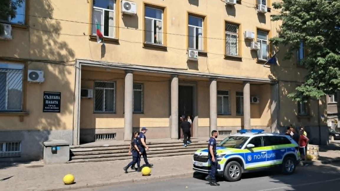 Сигнали за бомби в Хасково, след проверка не са открити взривни устройства