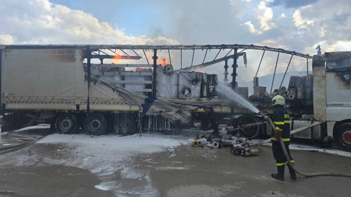 Гори камион с палети в Шумен