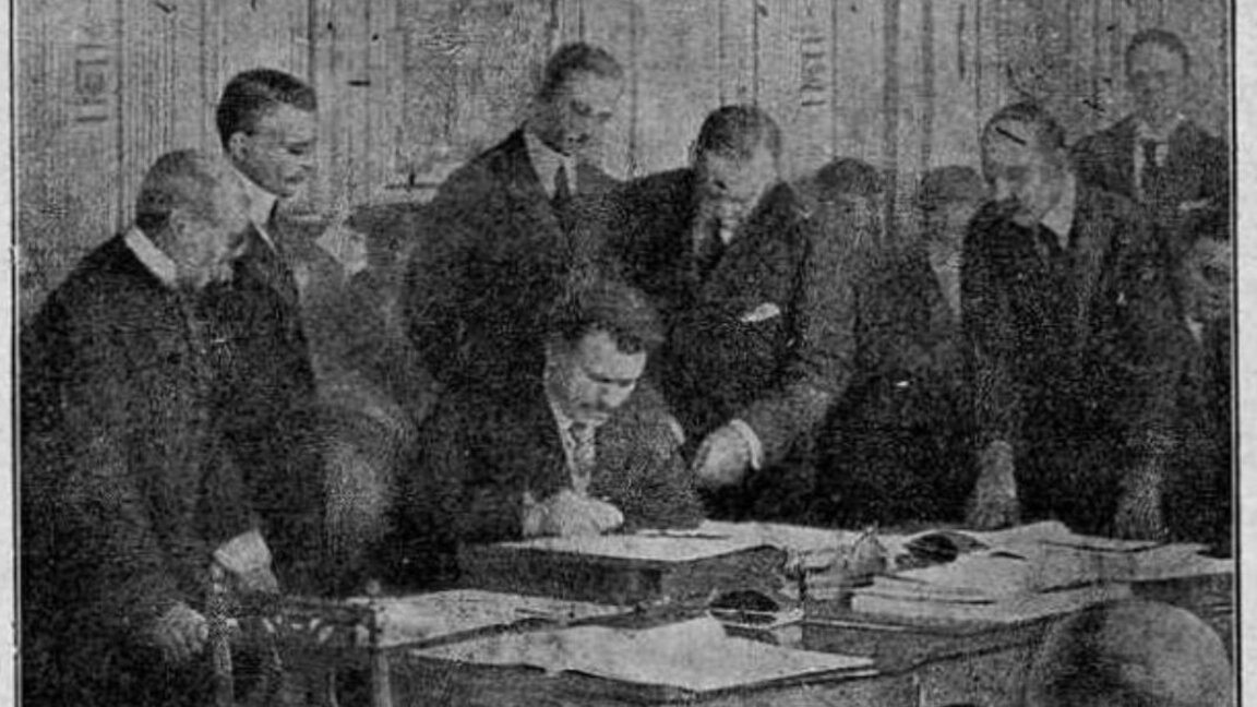 Die Unterzeichnung des Friedensvertrages von Neuilly, 1919.