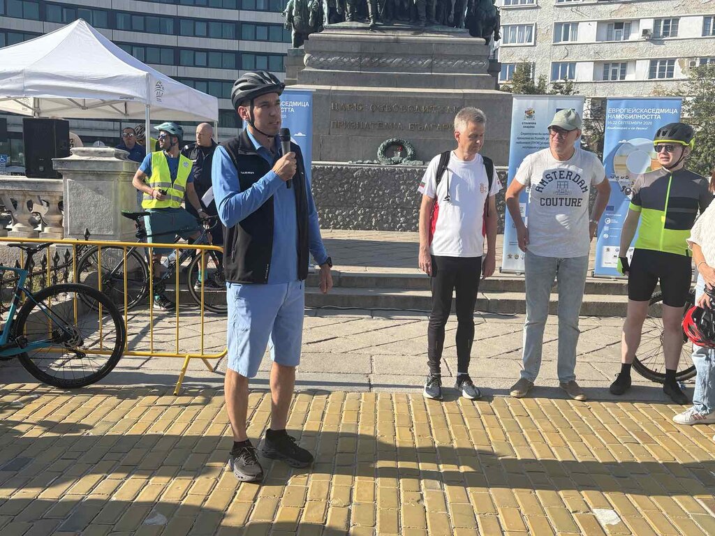 Столичани се включиха във велошествие, кметът им обеща още 20 км велотрасета