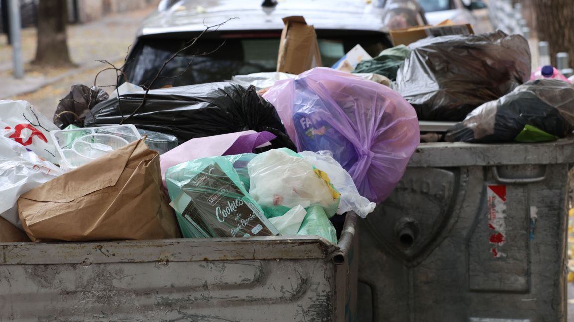 На протест пред Столична община, "защото София прилича на град от третия свят"
