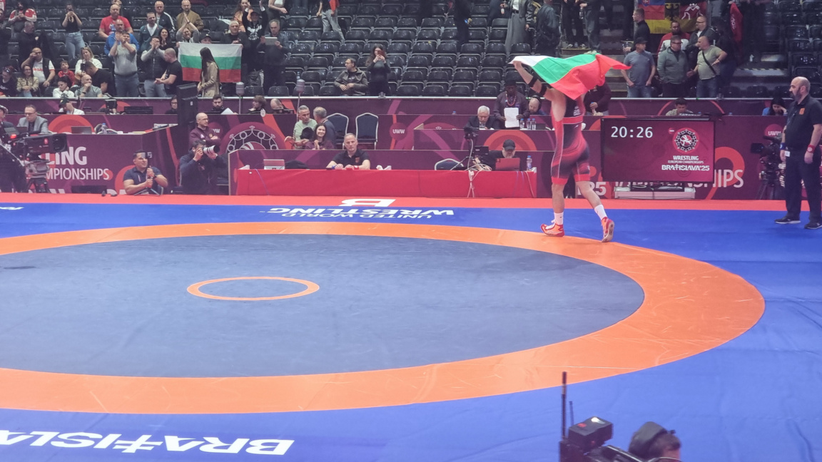 Новиков и Милов спечелиха титлите при класиците в Сливен