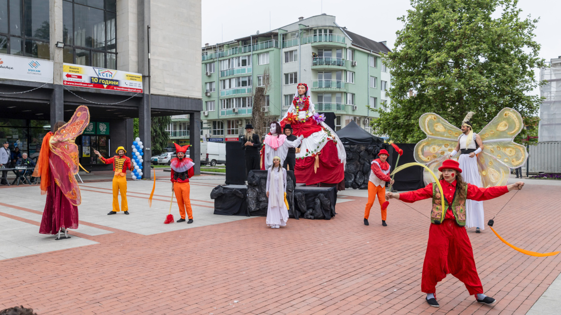 Подготвят фестивала "Вълшебната завеса"