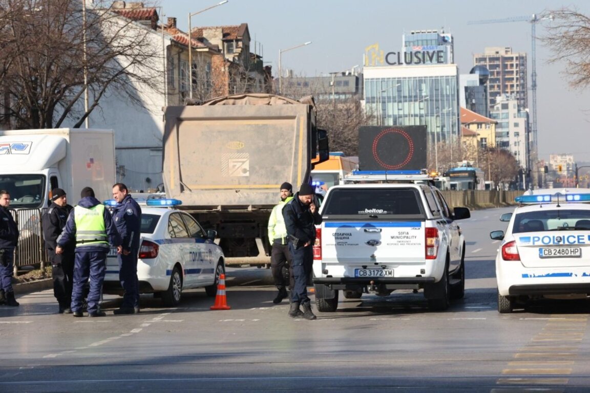 Камион блъсна и уби жена на столичен булевард