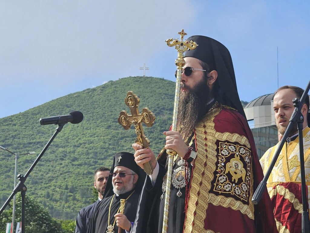 В Сливен посрещнаха новия митрополит (ОБНОВЕНА)