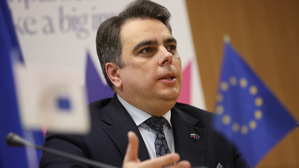 La Bulgarie peut entrer dans la zone euro avec un gouvernement intérimaire...