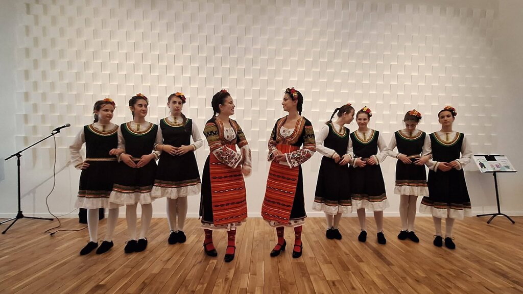Two Malmö teenagers find their voice in Bulgarian folk music