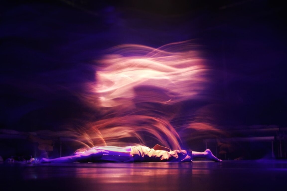 Танцът на душата в спектакъла "Небе земя"