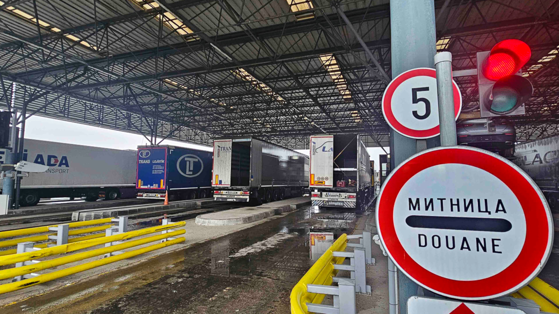 Bulgaria's border crossings operate under normal summer conditions