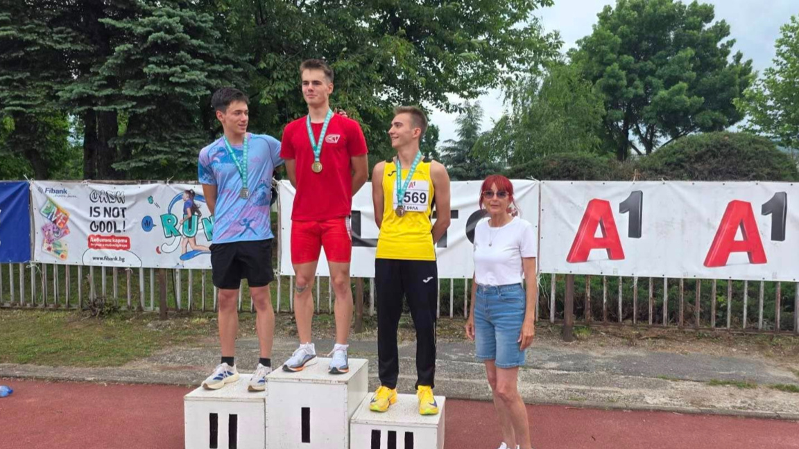 Медали, лични рекорди и нормативи за "Евър"-Варна 