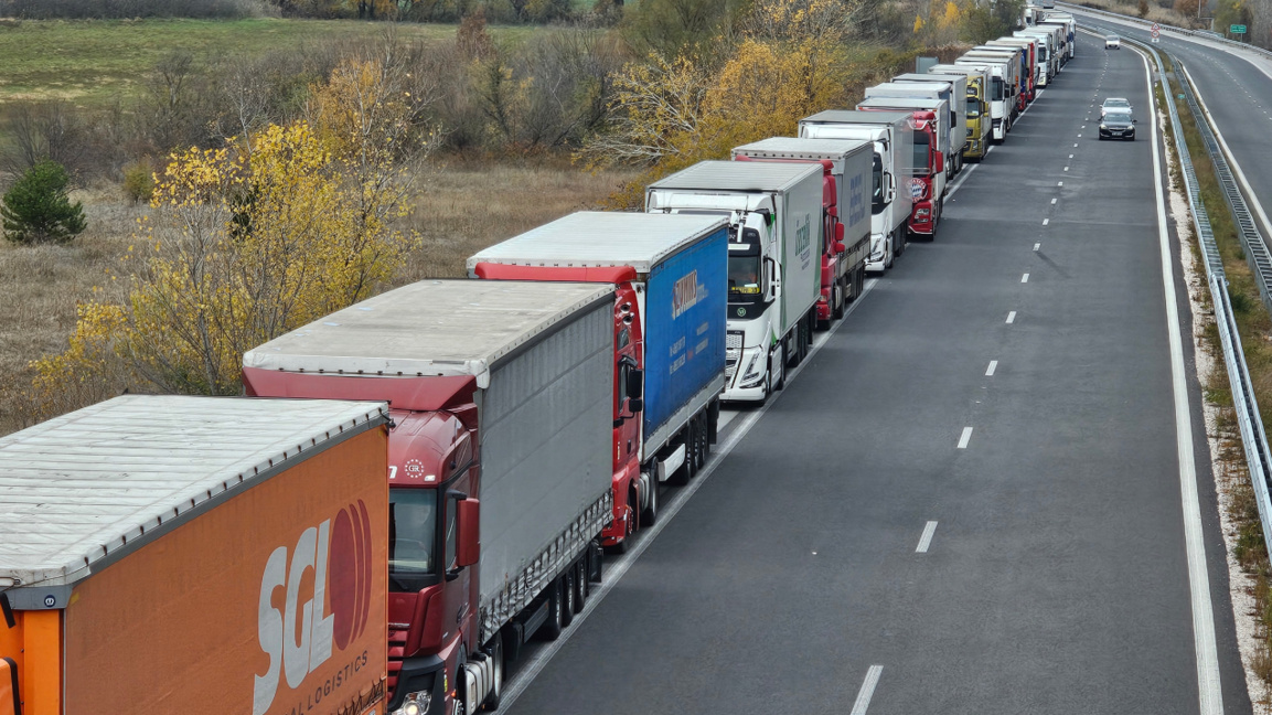 Kilometre-long queues of outbound trucks at the Bulgaria-Türkiye Border