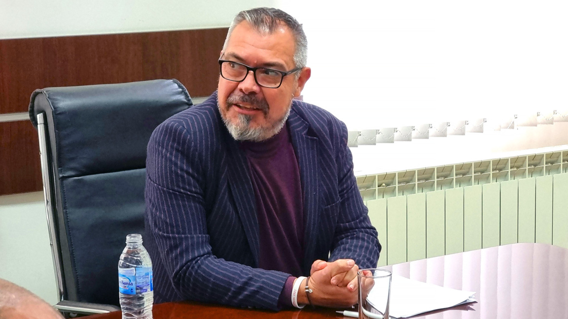 Кметът на Община Тунджа Станчо Ставрев обявява на брифинг подписването на договор за изграждане на индустриална зона "Хаджидимитрово".