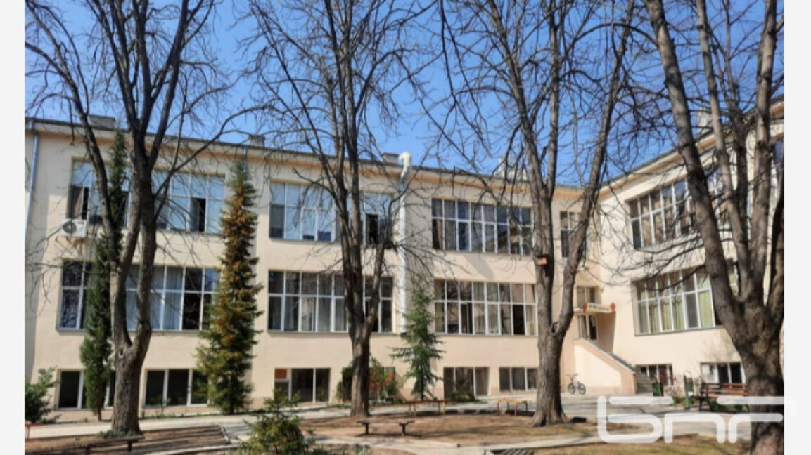 Паралелка с нов профил ще има в СУ "Максим Горки", закриват паралелка в СУ "Железник" през следващата учебна година