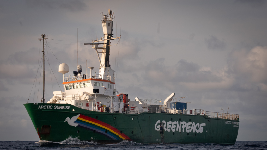 Greenpeace icebreaker docks in Varna and opens its doors to visitors