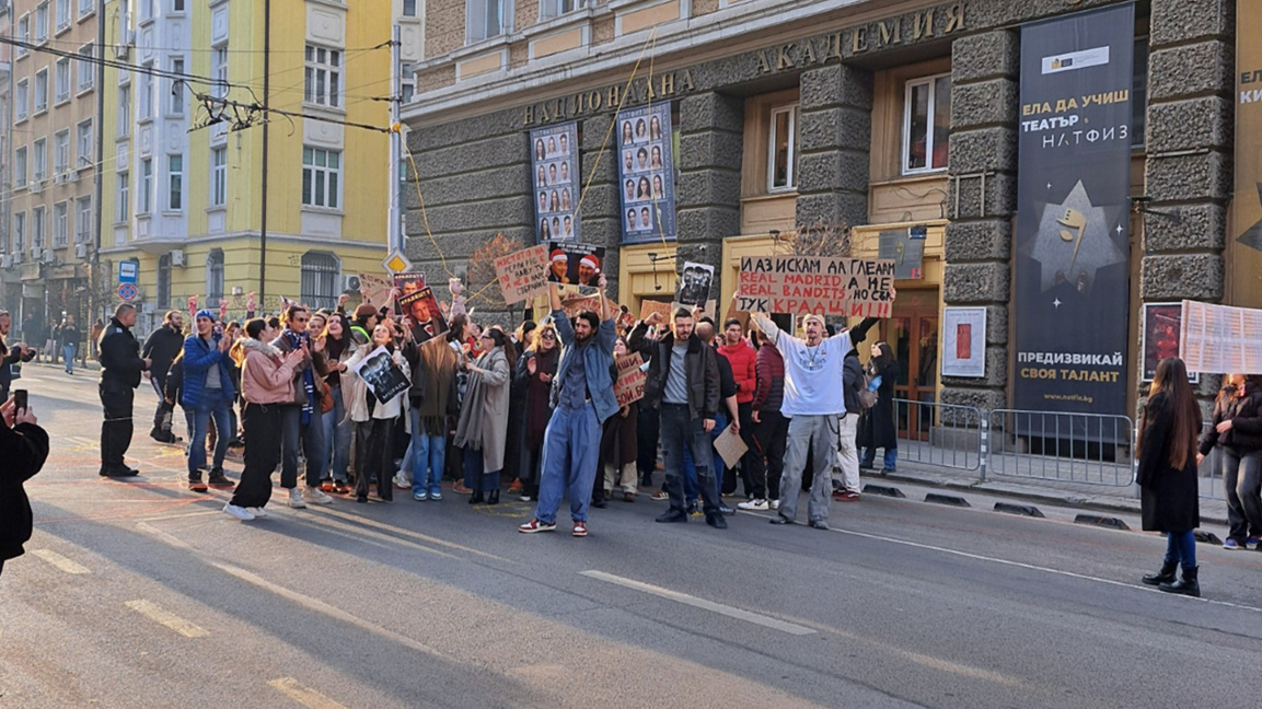 Студенты вышли на протест против правительства