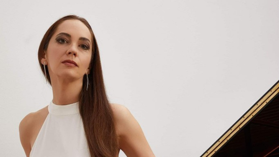 „Концерт с история: La Femme Fatale“ представя Венета Нейнска в Бургас