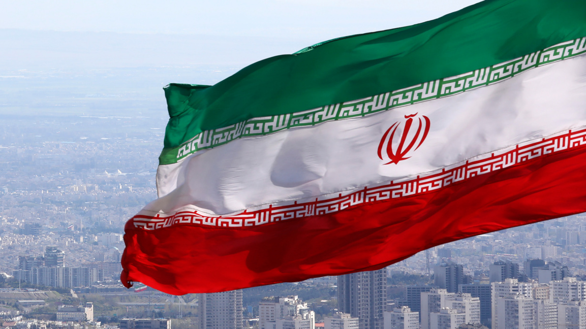 САЩ атакува с противобункерни бомби цели край Ормузкия проток