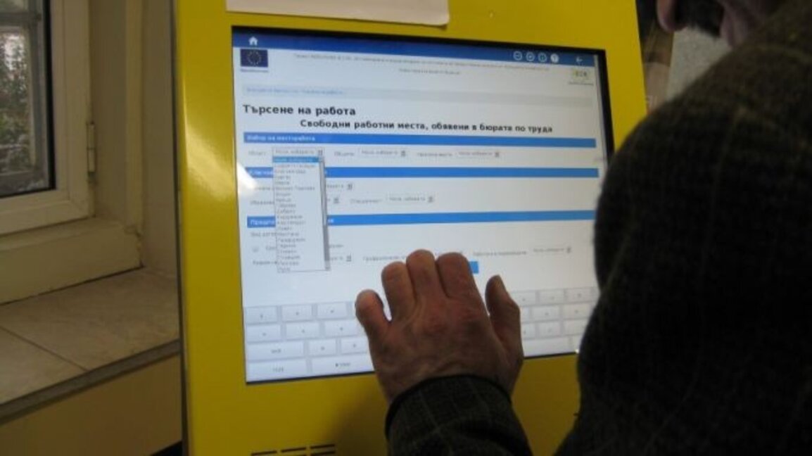 There are staff shortages in many sectors, a poll among employers and entrepreneurs shows