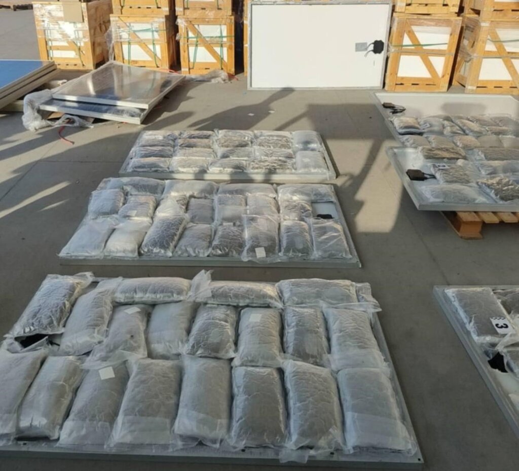 Близо 50 кг марихуана в соларни панели откриха варненски митничари (СНИМКИ)