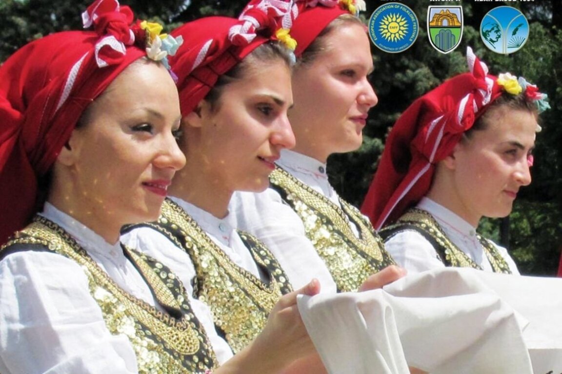 Хисаря е център на Балканския шампионат по фолклор
