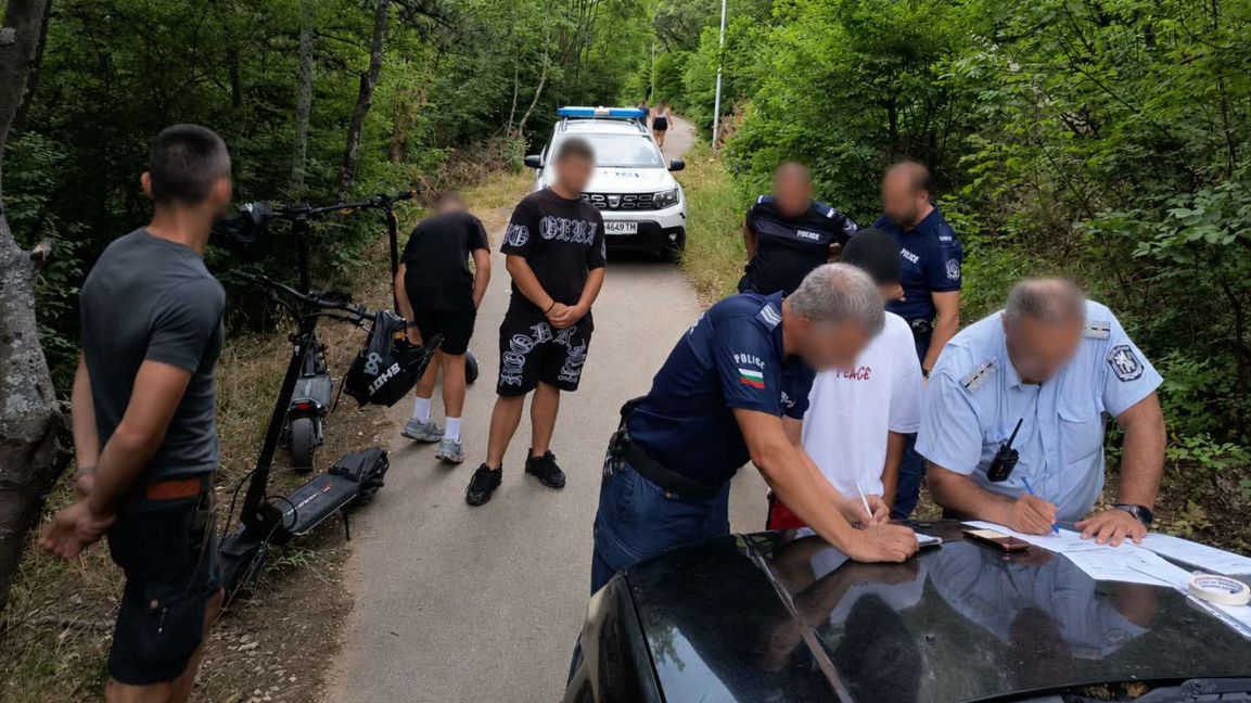 Общината и полицията в Стара Загора в акция срещу тротинетки в нарушение