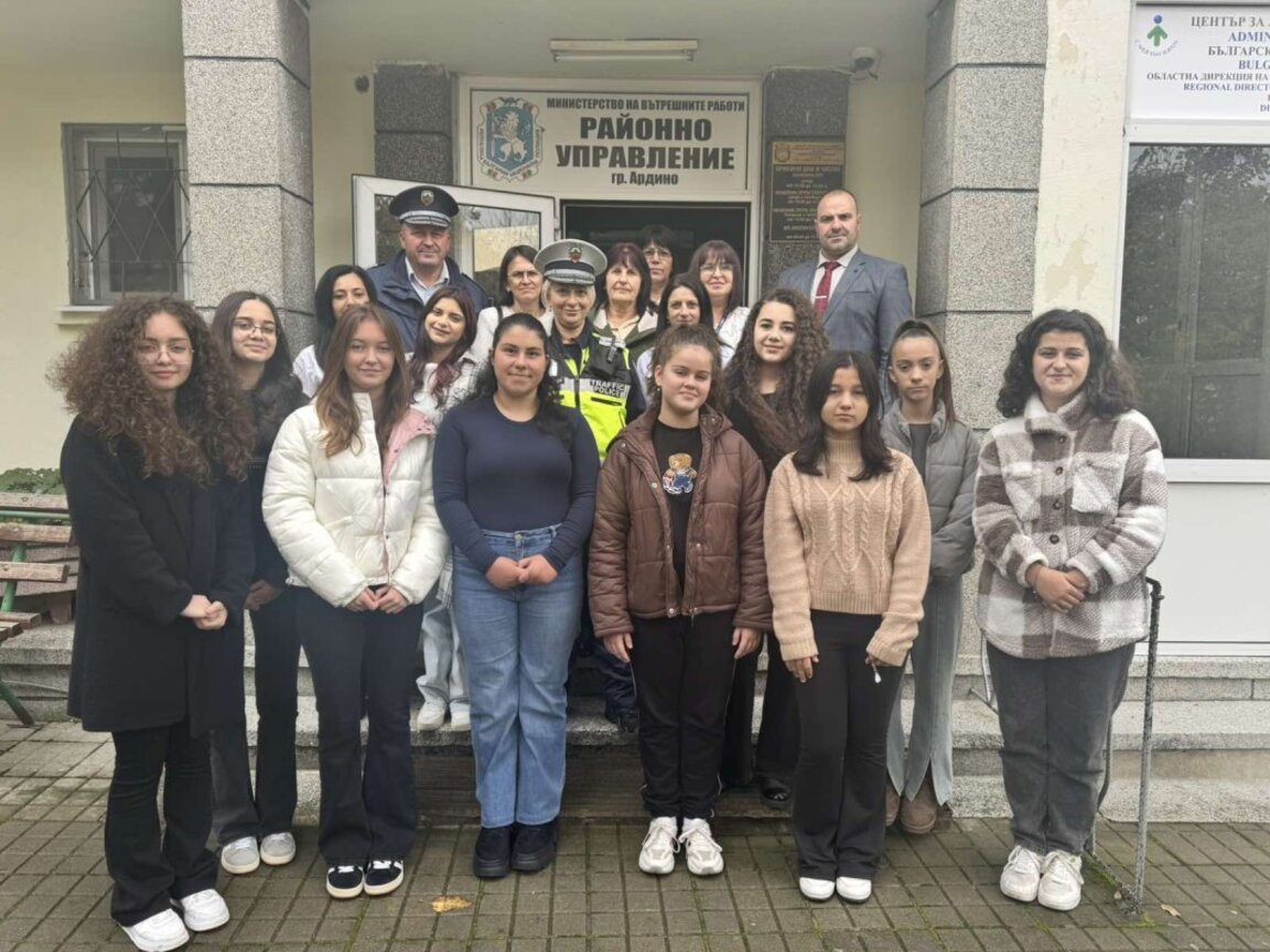 Ученички от Ардино научиха повече за предизвикателствата в полицията