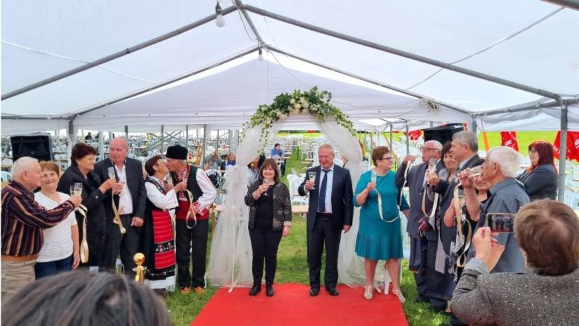 Tırgovişte’de “Altın Yeni Evliler” töreni düzenledi