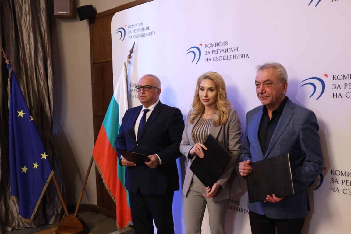 Trei organisme de reglementare vor supraveghea tarifarea serviciilor de telefonie mobilă