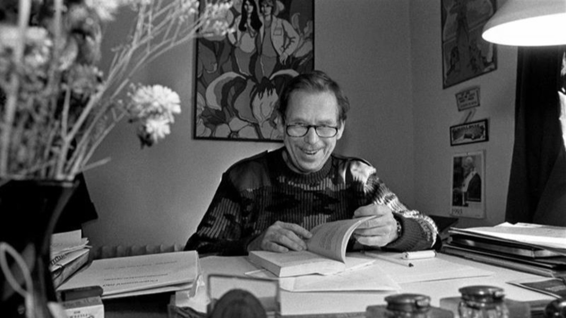 Кадър от филма "Животът по Вацлав Хавел" на режисьора Андреа Седлачкова, 2014