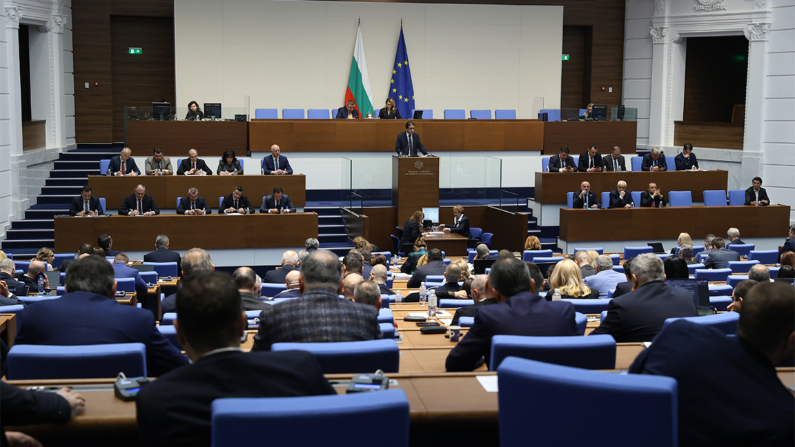Parliament debates no-confidence motion against Zhelyazkov cabinet