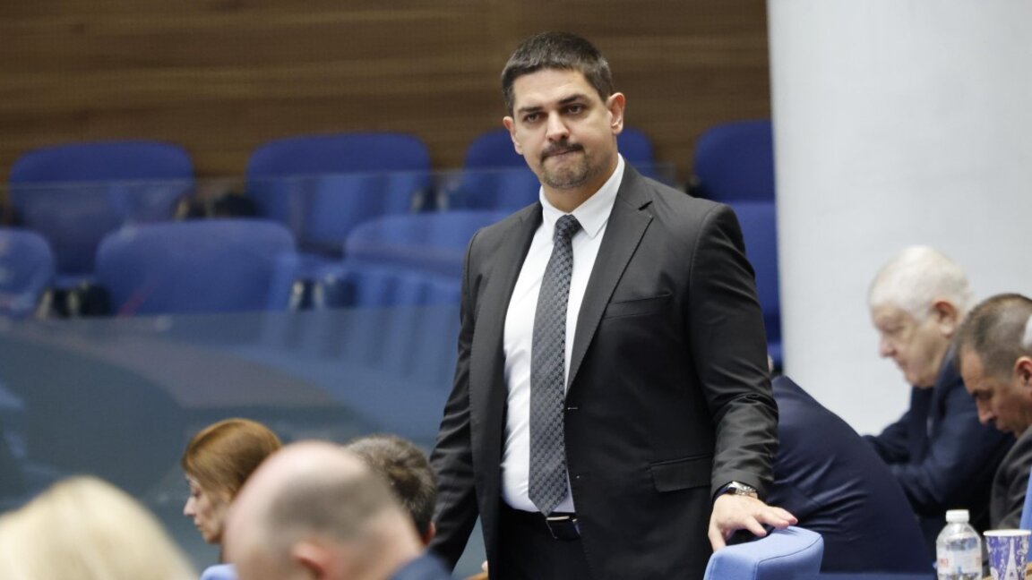 Radostin Vassilev de SABRE lors des débats avant le vote de la motion de censure