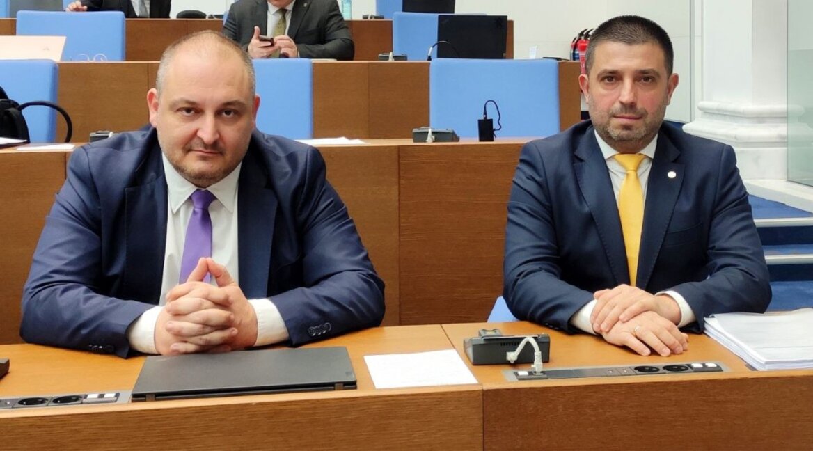 „Възраждане“ пита защо проблемът с обгазяването в Бургас още не е решен