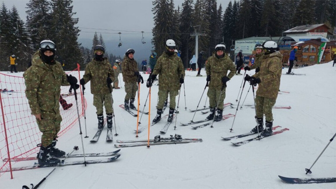 Militari din Bulgaria și România participă la o instrucție alpină specializată