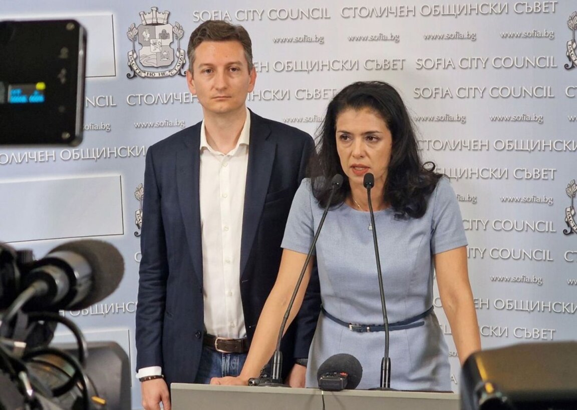 Зам.-кметът на София по финанси и здравеопазване Иван Василев и председателката на здравната комисия в СОС Ваня Григорова