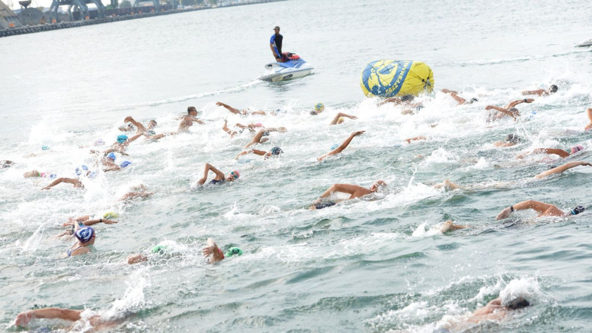 Ca. 300 Schwimmer treten bei internation...
