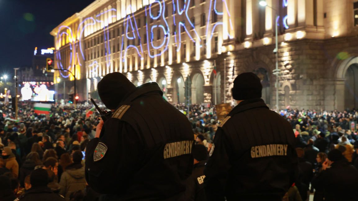 La policía detuvo a más de 40 personas en la gran protesta de anoche en Sofía