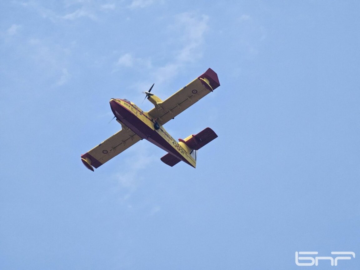 Два испански самолета се включиха в борбата с огъня в района на с. Воден