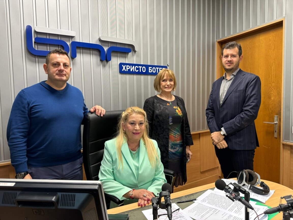 адв. Петър Николов, Анелия Торошанова, адв. Елка Пороминска и адв. Деян Драгиев (от ляво надясно)