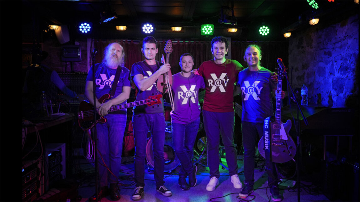 Muzikantët e X-R@Y janë gati me këngën e tyre të re - "Kthehu tek unë"