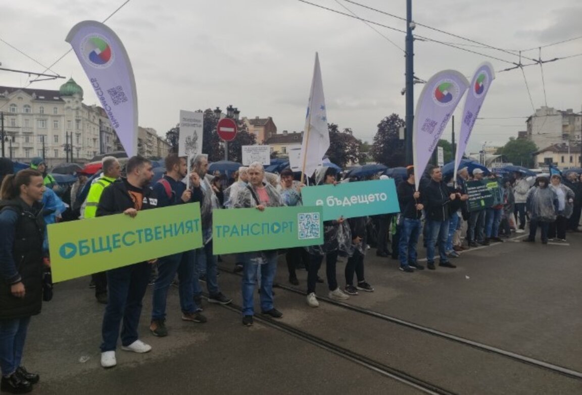 Градският транспорт в София пак на протест. Блокират кръстовища