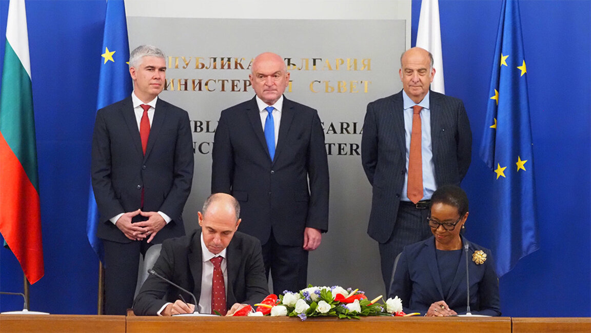 Guvernul interimar semnează contractul pentru studiul de fezabilitate privind coridorul energetic Est-Vest