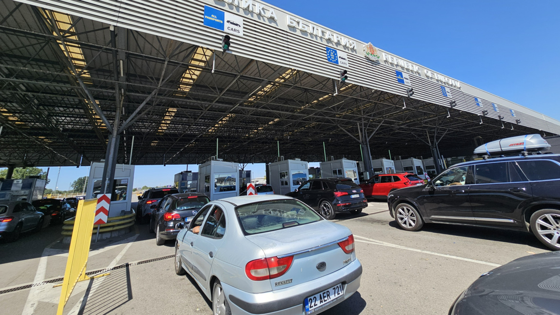 Traffic is normal at all border crossings