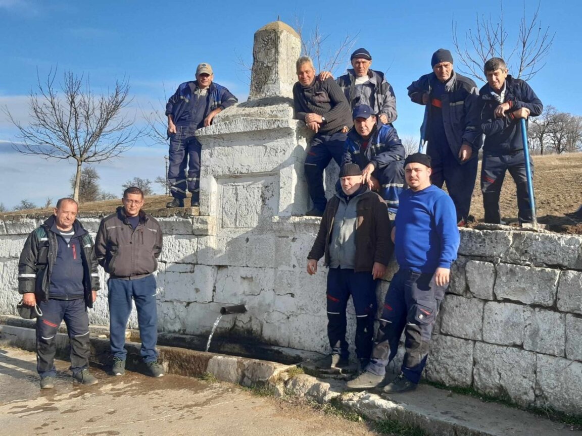 Ремонтират 23 чешми