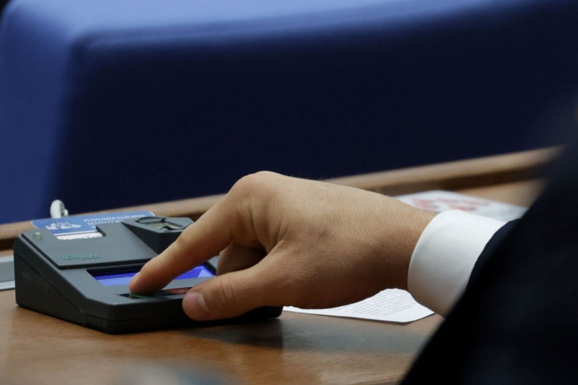 НС преодоля ветото на президента върху промените, касаещи особения управител на "Лукойл"