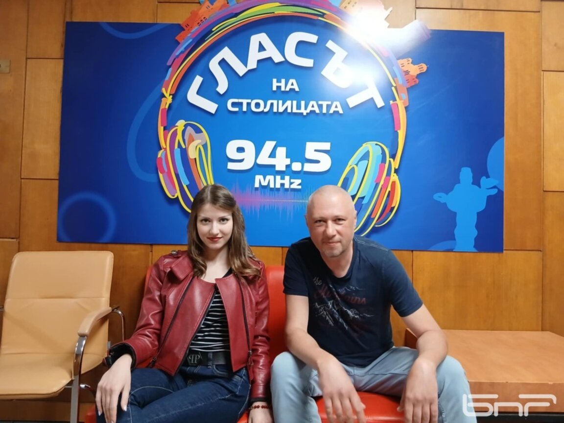 "Искам" е песента, която събира Божидара Симеонова и Емил Рачев