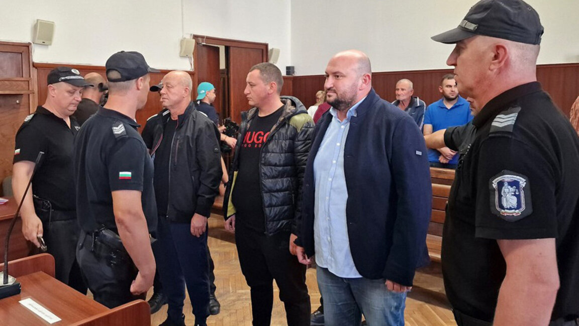 Домашен арест за кмета на Минерални бани Мюмюн Искендер, сина му Али Али и Байрям Иляз
