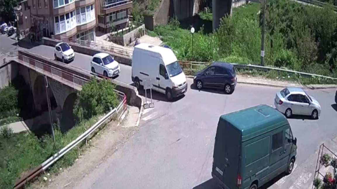 Çernooçene Belediyesi, kaldırım ve yaya alanlarında scooter ve bisiklet kullanımını yasakladı