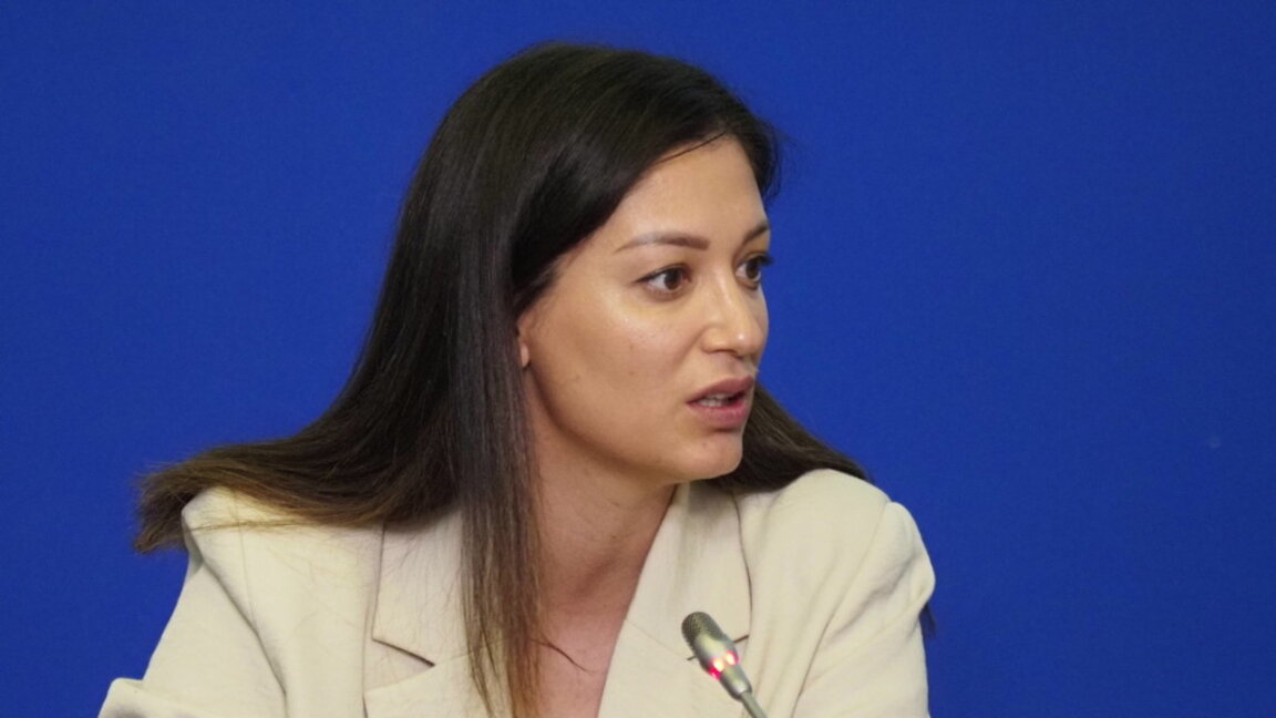 Евелина Славкова