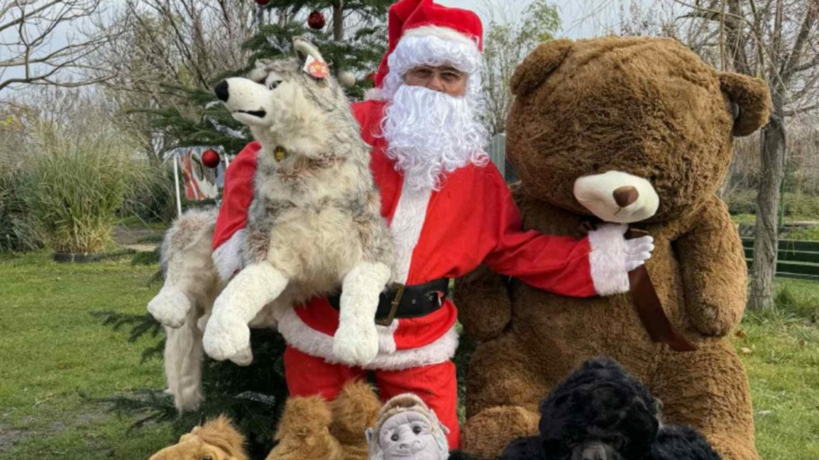 Animals from the Burgas Zoo receive gifts from Santa Claus